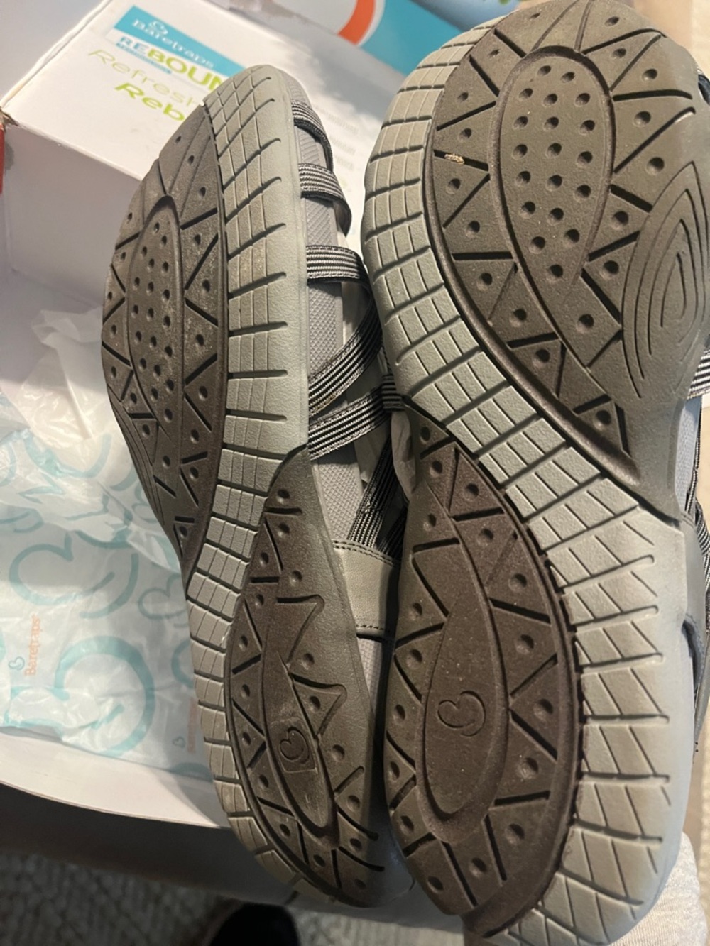 NWT BareTraps Sz 10 Sammie Sandals Grey - Picture 10 of 14